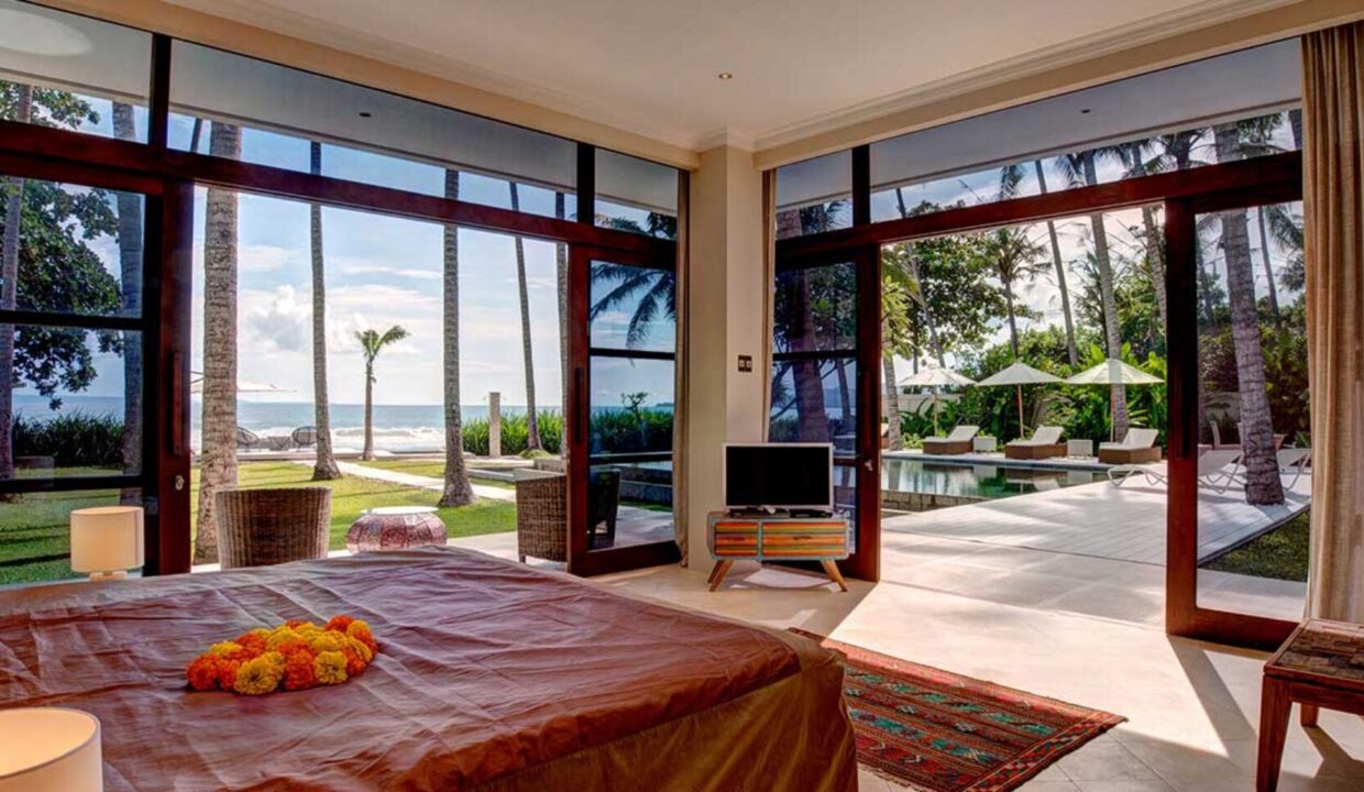Big-Guest-Bedroom-Villa-Gita-Segara-Bali-1740x960-c-center
